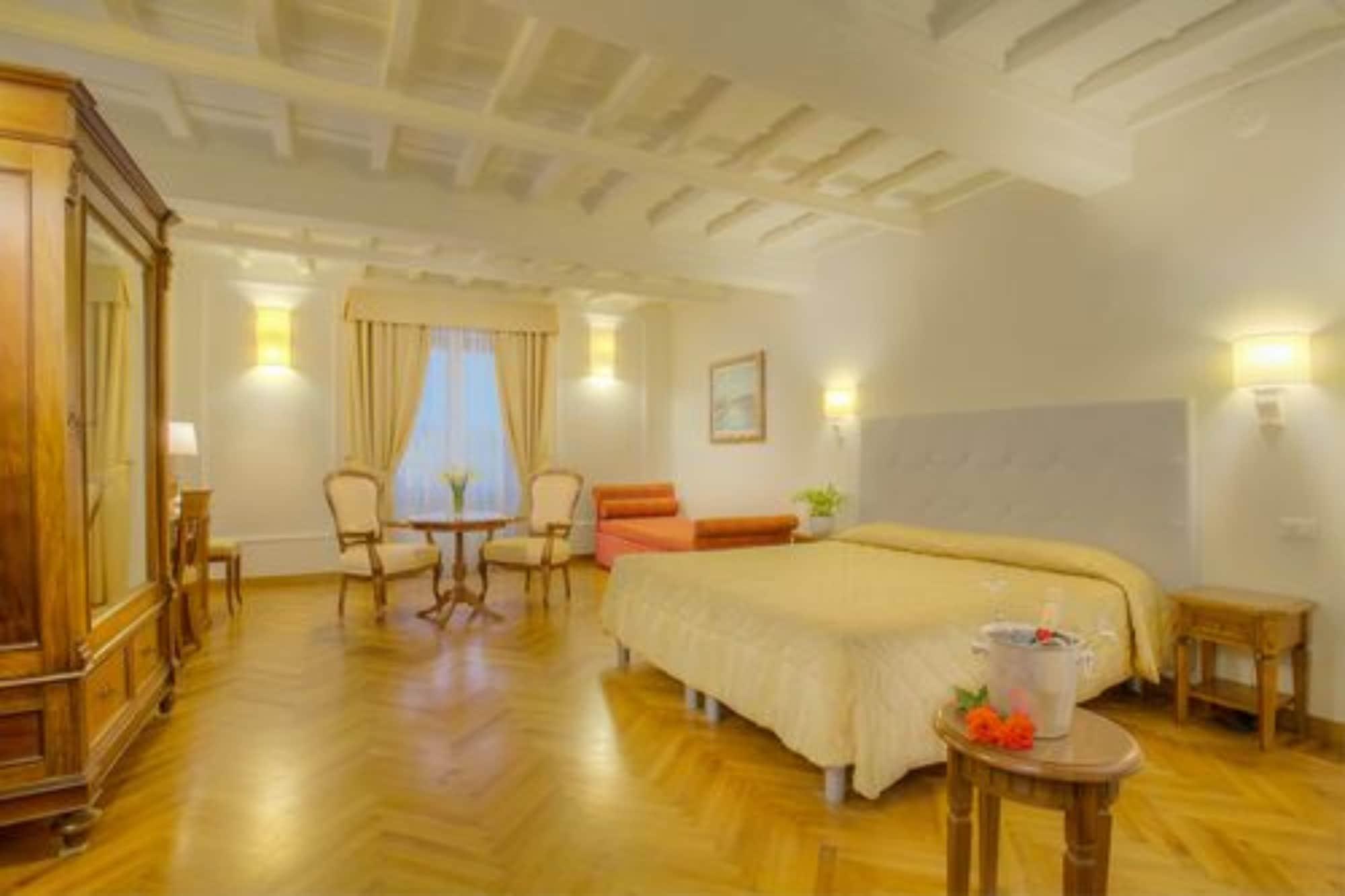 Hotel Bretagna Heritage - Alfieri Collezione Florenz Exterior foto