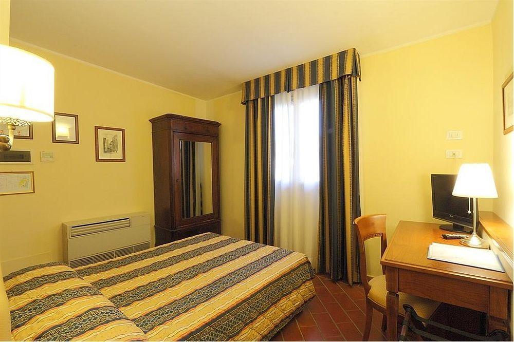 Hotel Bretagna Heritage - Alfieri Collezione Florenz Exterior foto
