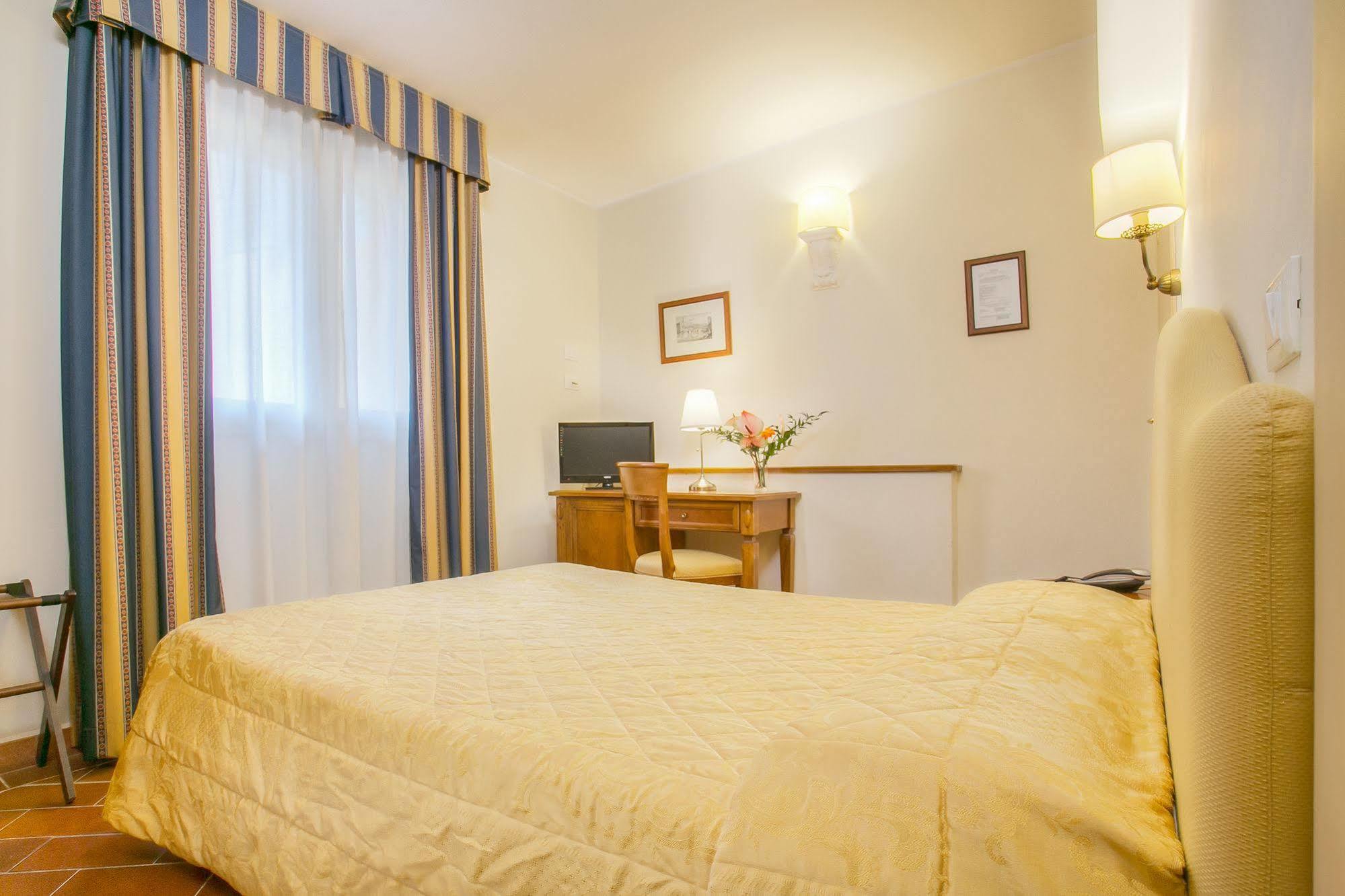 Hotel Bretagna Heritage - Alfieri Collezione Florenz Exterior foto